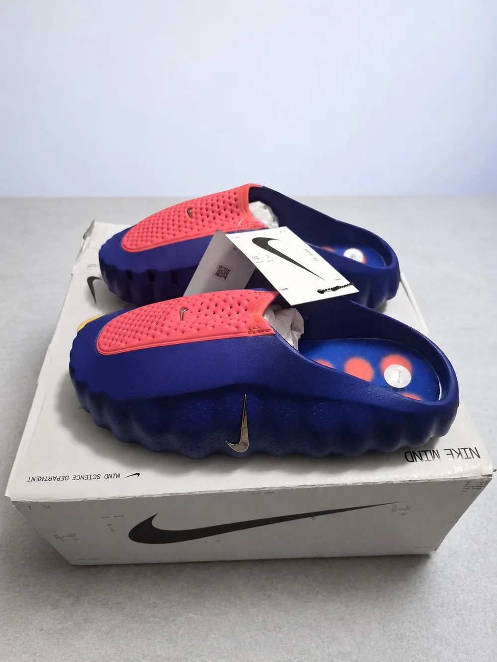Nike Men's Blue and Pink Slide Sandals